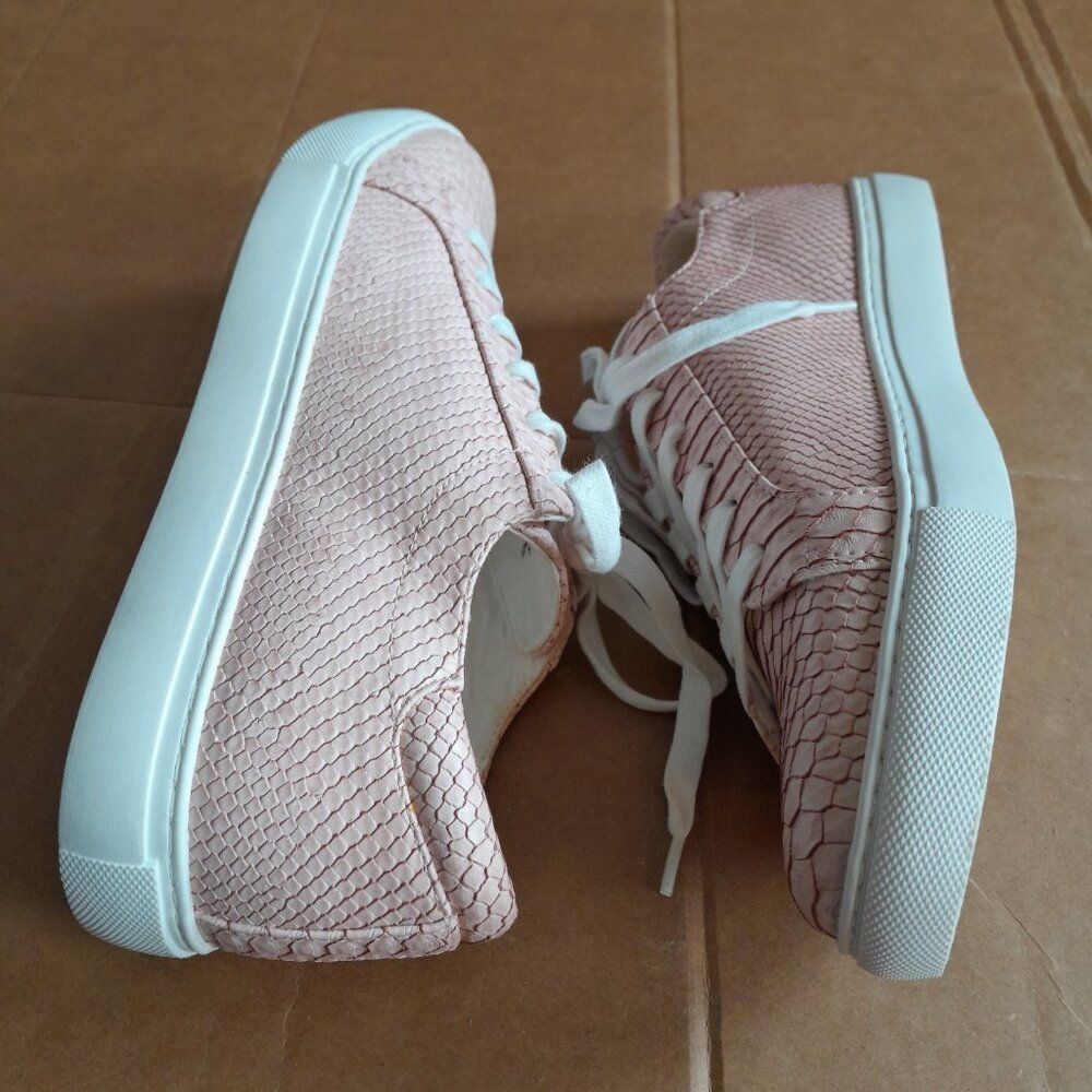 Kenneth Cole Reaction Women's Kam-era Suede Sneaker Blush Size 8.5M - Picture 8 of 8